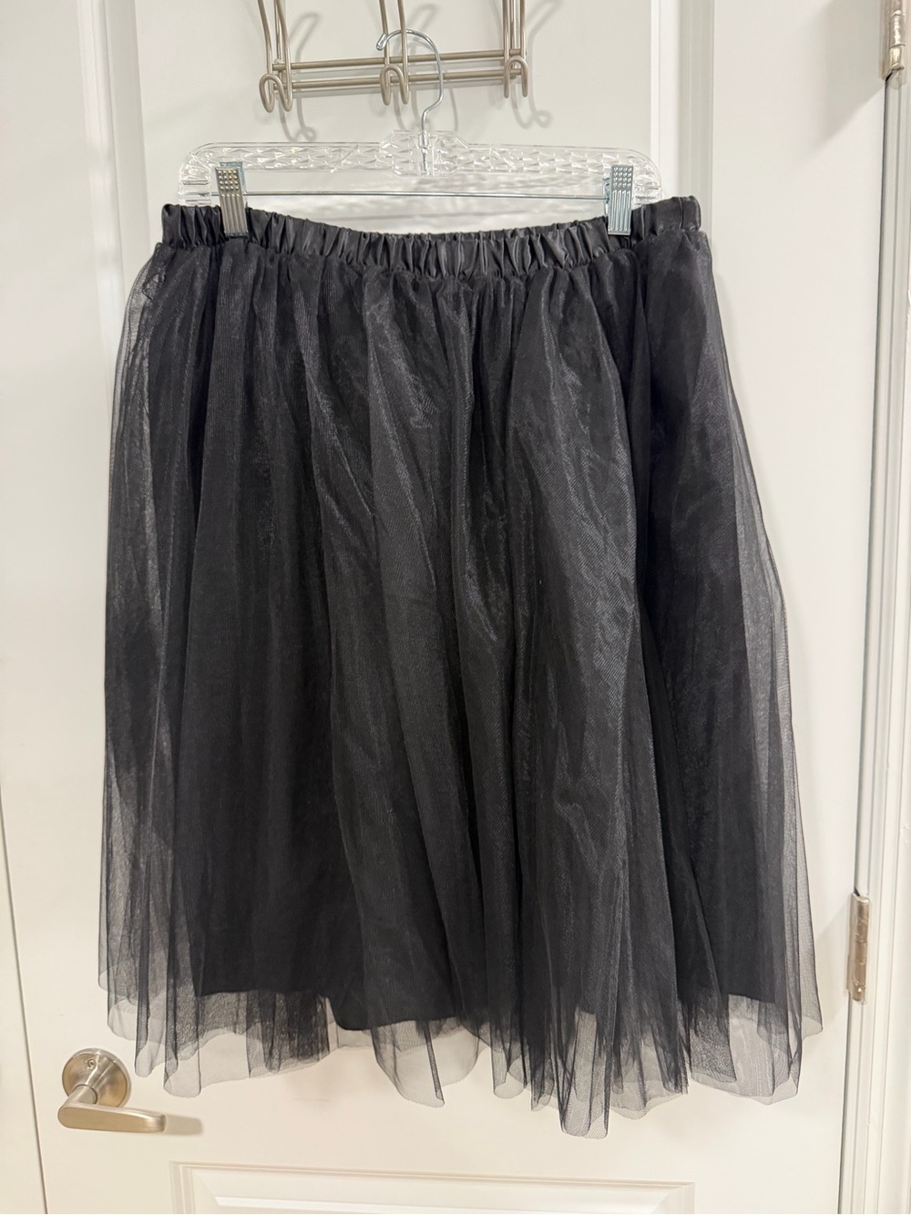 Elegant Black Tulle Midi Skirt with Elastic Waist